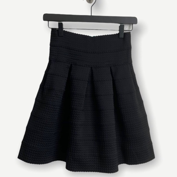 Anthropologie Girls From Savoy Ponte Skirt! - Picture 2 of 6